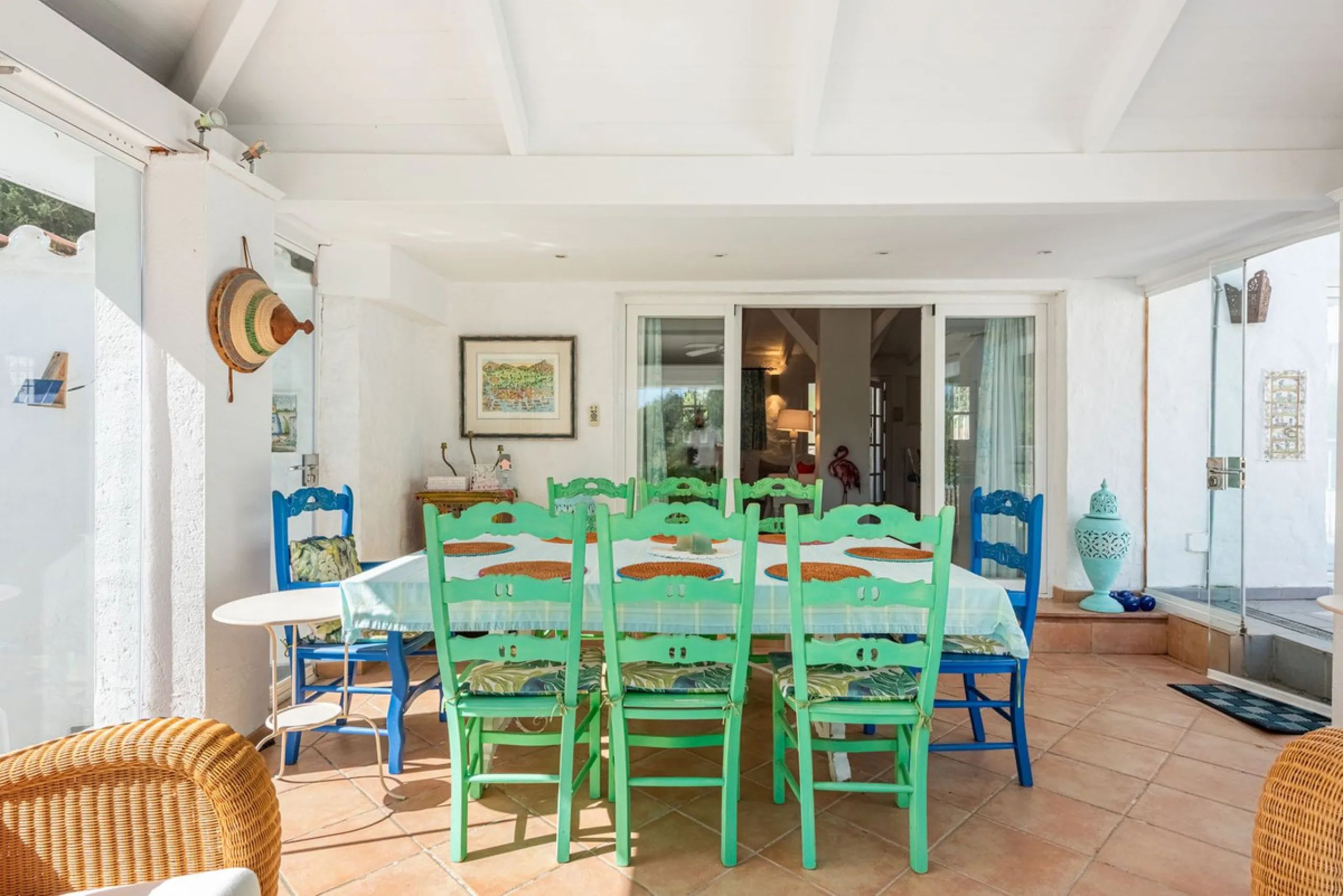 House - Detached Villa в продаже в Benahavís, Málaga. В доме 4 спален и 4 ванных комнат. Площадь дома 235 м². Площадь участка 808 м²