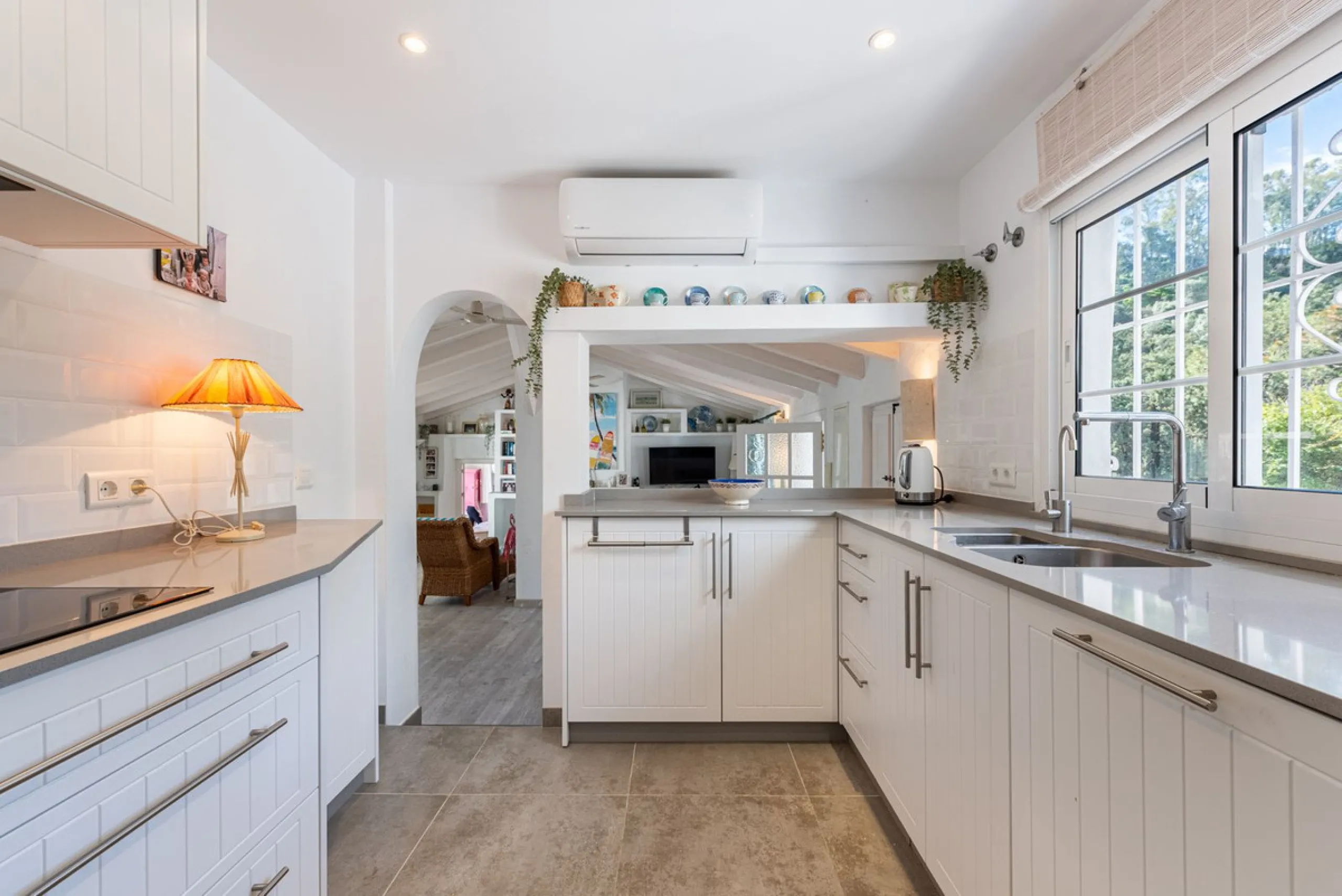 House - Detached Villa в продаже в Benahavís, Málaga. В доме 4 спален и 4 ванных комнат. Площадь дома 235 м². Площадь участка 808 м²