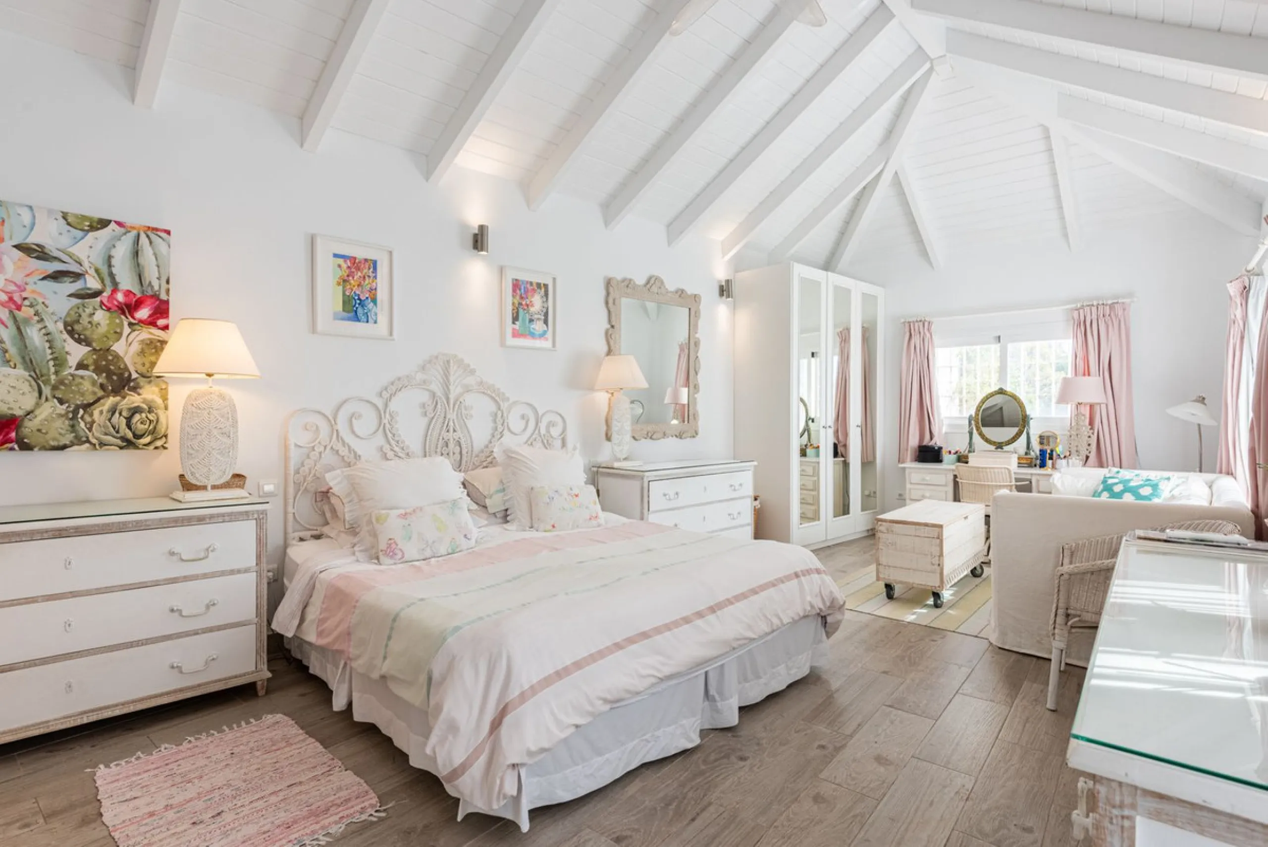 House - Detached Villa в продаже в Benahavís, Málaga. В доме 4 спален и 4 ванных комнат. Площадь дома 235 м². Площадь участка 808 м²