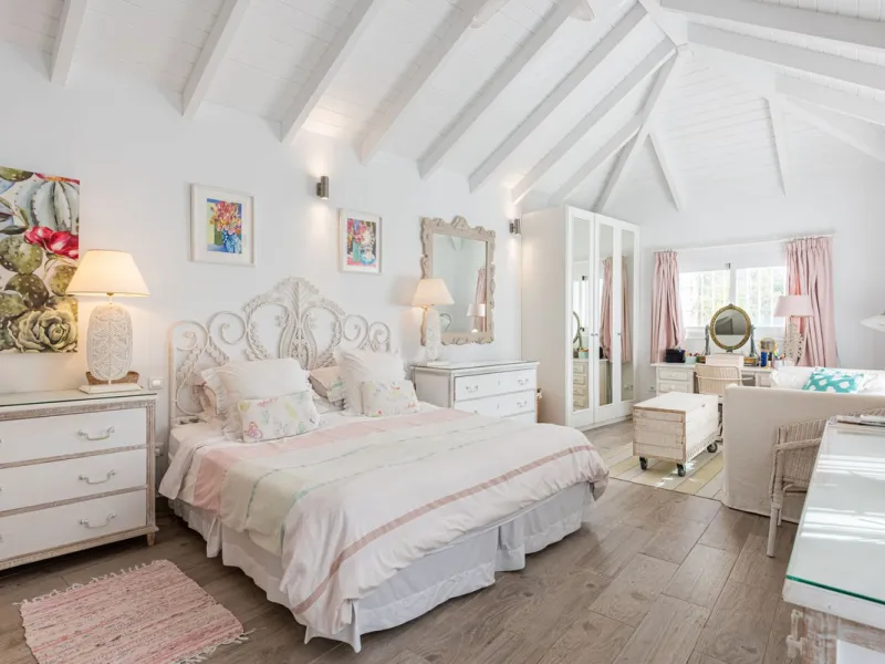 House - Detached Villa в продаже в Benahavís, Málaga. В доме 4 спален и 4 ванных комнат. Площадь дома 235 м². Площадь участка 808 м²