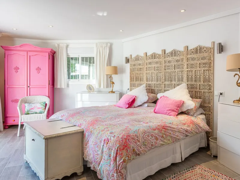 House - Detached Villa в продаже в Benahavís, Málaga. В доме 4 спален и 4 ванных комнат. Площадь дома 235 м². Площадь участка 808 м²
