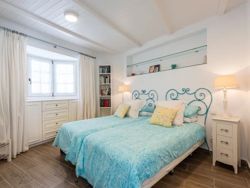 House - Detached Villa в продаже в Benahavís, Málaga. В доме 4 спален и 4 ванных комнат. Площадь дома 235 м². Площадь участка 808 м²