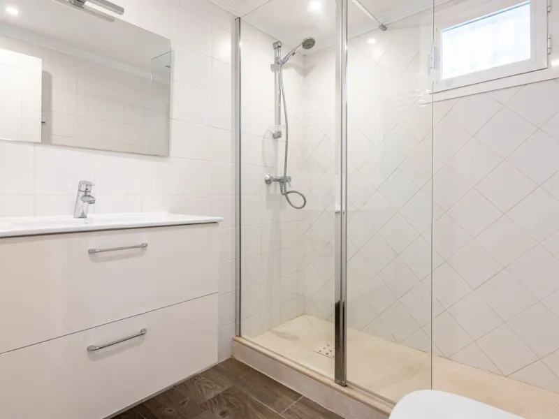 House - Detached Villa в продаже в Benahavís, Málaga. В доме 4 спален и 4 ванных комнат. Площадь дома 235 м². Площадь участка 808 м²