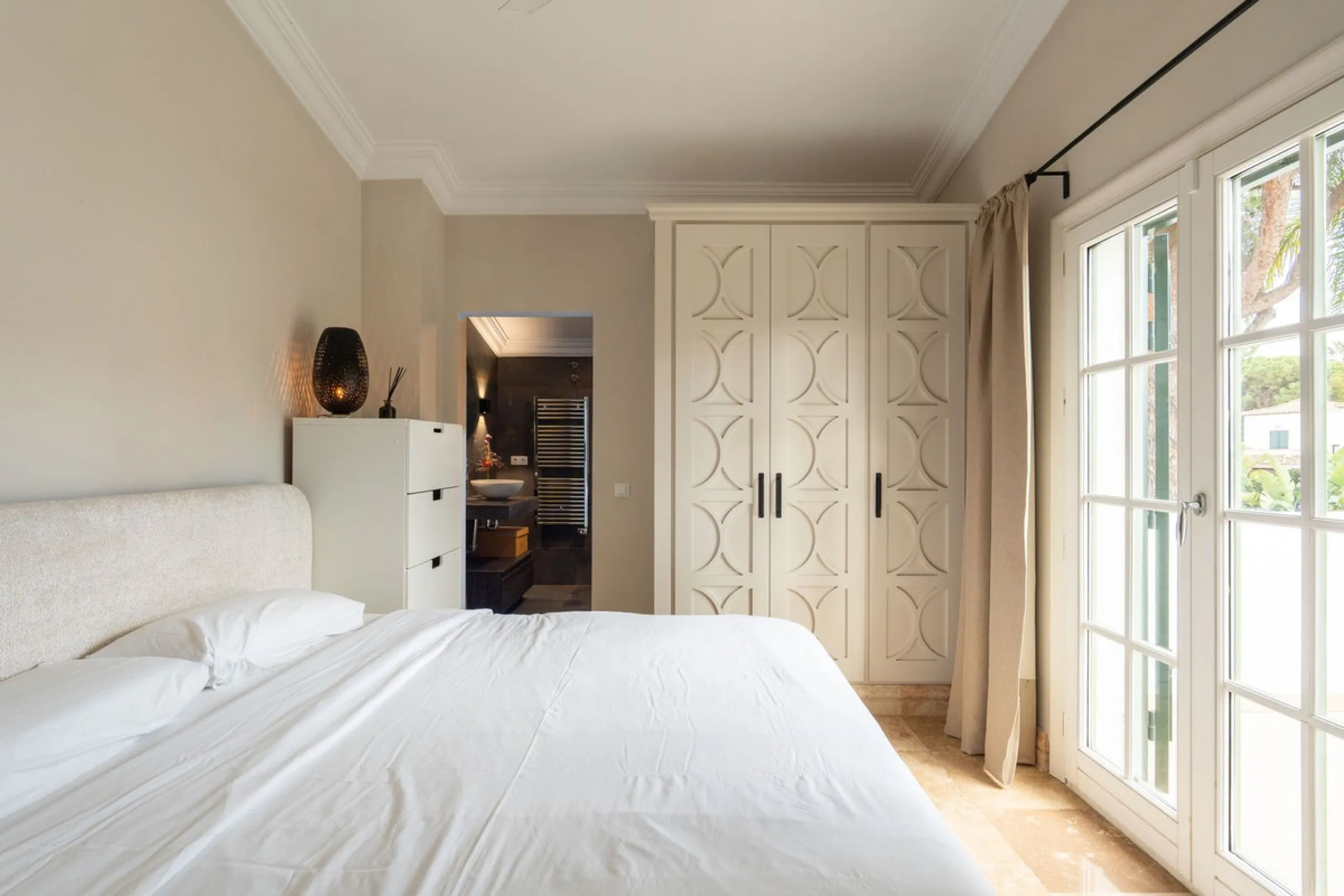 Exclusive Detached Beachside Villa - renovated in 2021