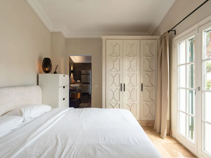 Exclusive Detached Beachside Villa - renovated in 2021