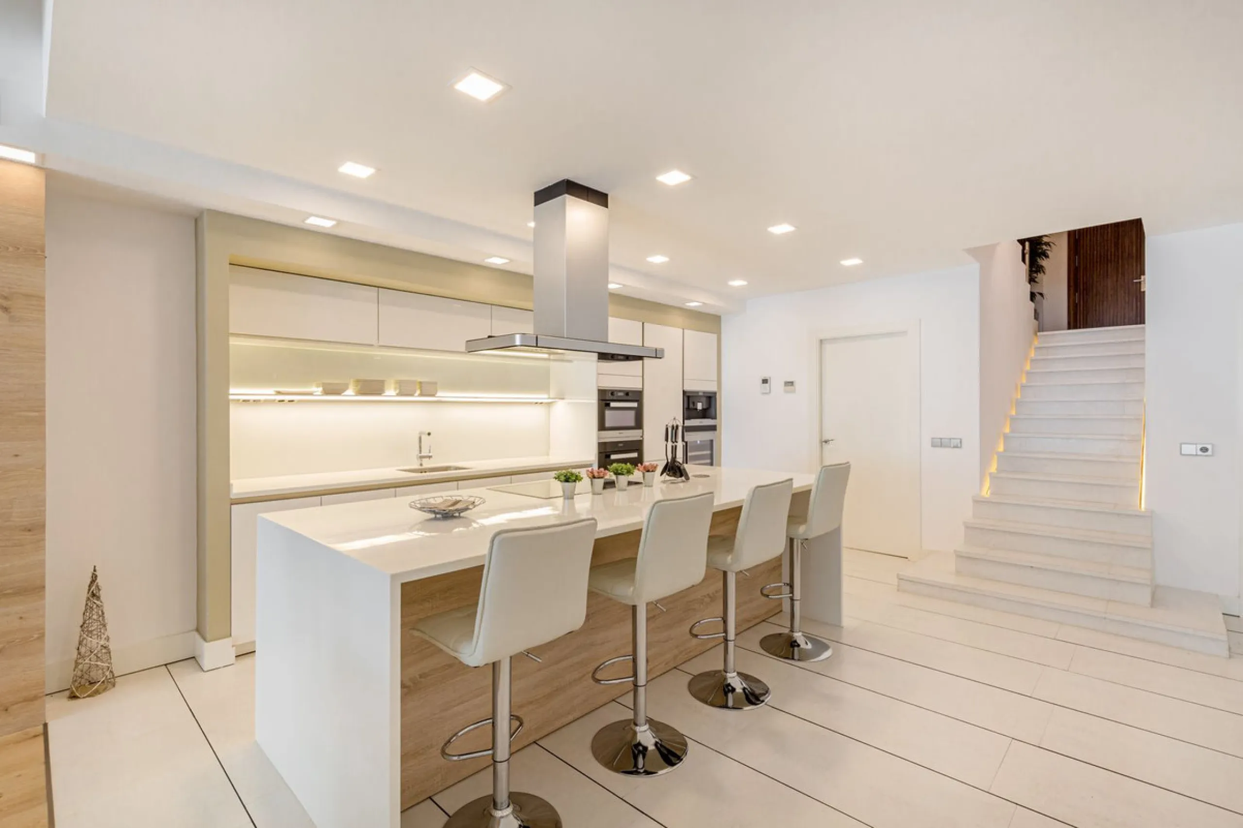 OUR EXCLUSIVE! Location Location Location! The perfect property in the heart of the famous Puerto Banus directly on the beach. A frontline beach property with 3 bedrooms and 4 bathrooms.
