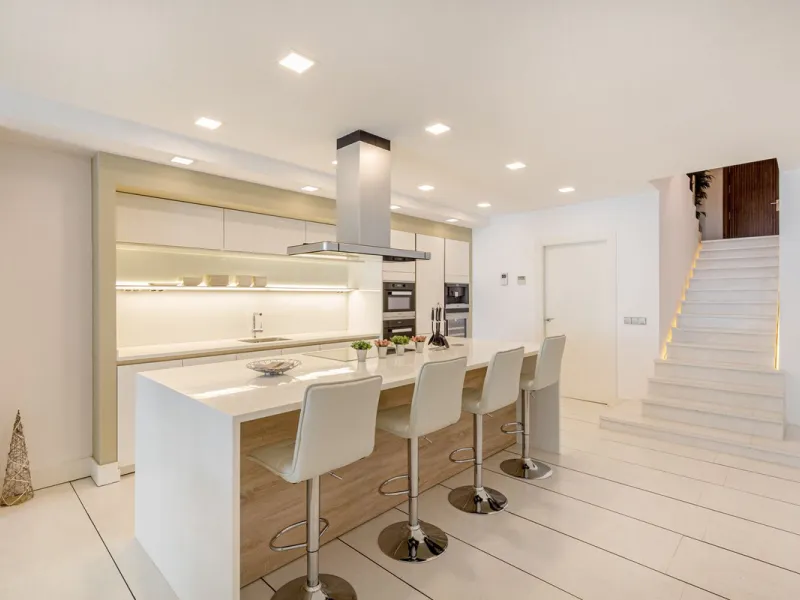 OUR EXCLUSIVE! Location Location Location! The perfect property in the heart of the famous Puerto Banus directly on the beach. A frontline beach property with 3 bedrooms and 4 bathrooms.