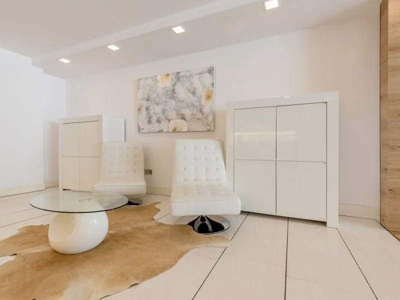OUR EXCLUSIVE! Location Location Location! The perfect property in the heart of the famous Puerto Banus directly on the beach. A frontline beach property with 3 bedrooms and 4 bathrooms.