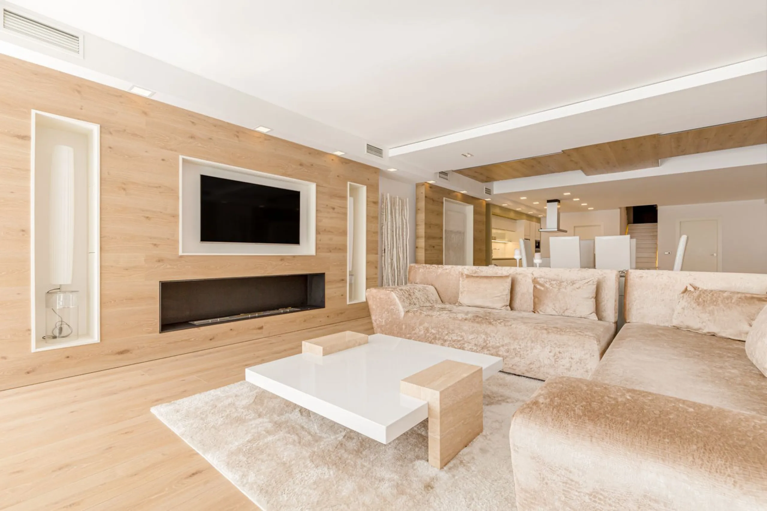 OUR EXCLUSIVE! Location Location Location! The perfect property in the heart of the famous Puerto Banus directly on the beach. A frontline beach property with 3 bedrooms and 4 bathrooms.