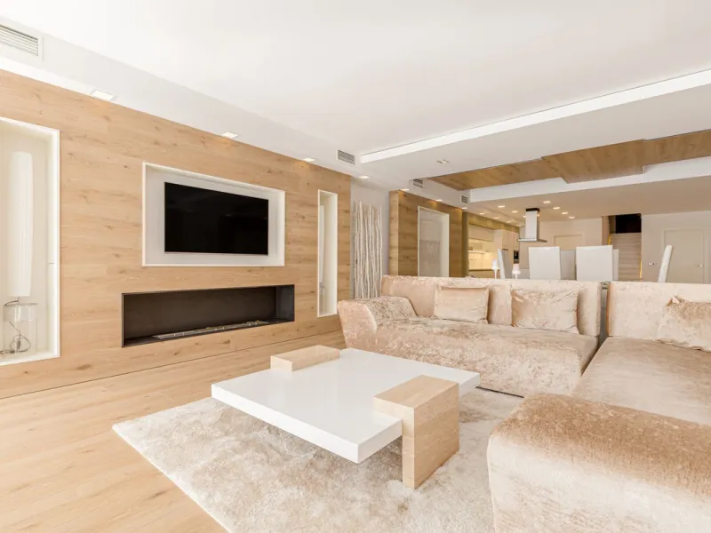 OUR EXCLUSIVE! Location Location Location! The perfect property in the heart of the famous Puerto Banus directly on the beach. A frontline beach property with 3 bedrooms and 4 bathrooms.