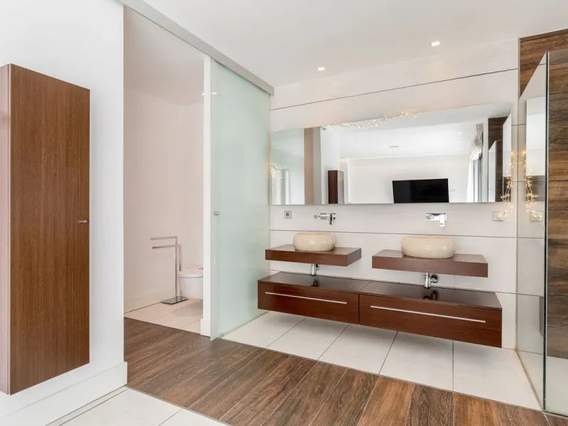 OUR EXCLUSIVE! Location Location Location! The perfect property in the heart of the famous Puerto Banus directly on the beach. A frontline beach property with 3 bedrooms and 4 bathrooms.