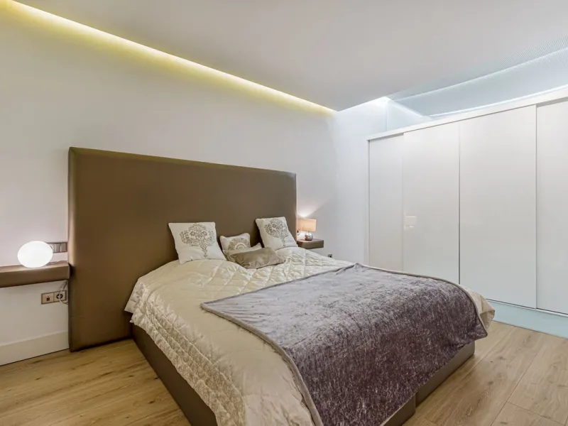 OUR EXCLUSIVE! Location Location Location! The perfect property in the heart of the famous Puerto Banus directly on the beach. A frontline beach property with 3 bedrooms and 4 bathrooms.