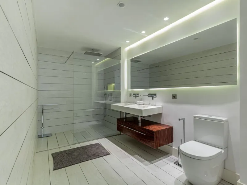 OUR EXCLUSIVE! Location Location Location! The perfect property in the heart of the famous Puerto Banus directly on the beach. A frontline beach property with 3 bedrooms and 4 bathrooms.