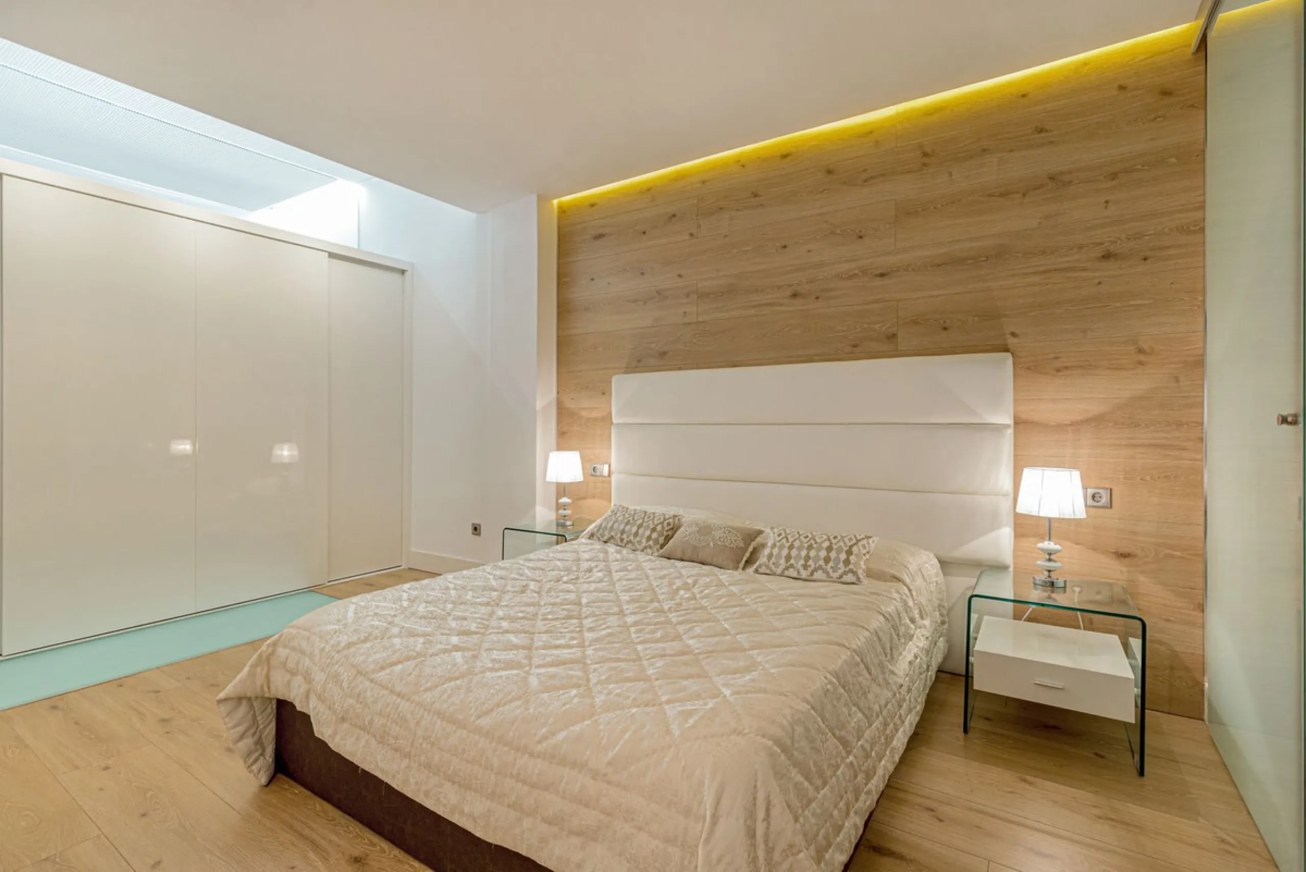 OUR EXCLUSIVE! Location Location Location! The perfect property in the heart of the famous Puerto Banus directly on the beach. A frontline beach property with 3 bedrooms and 4 bathrooms.