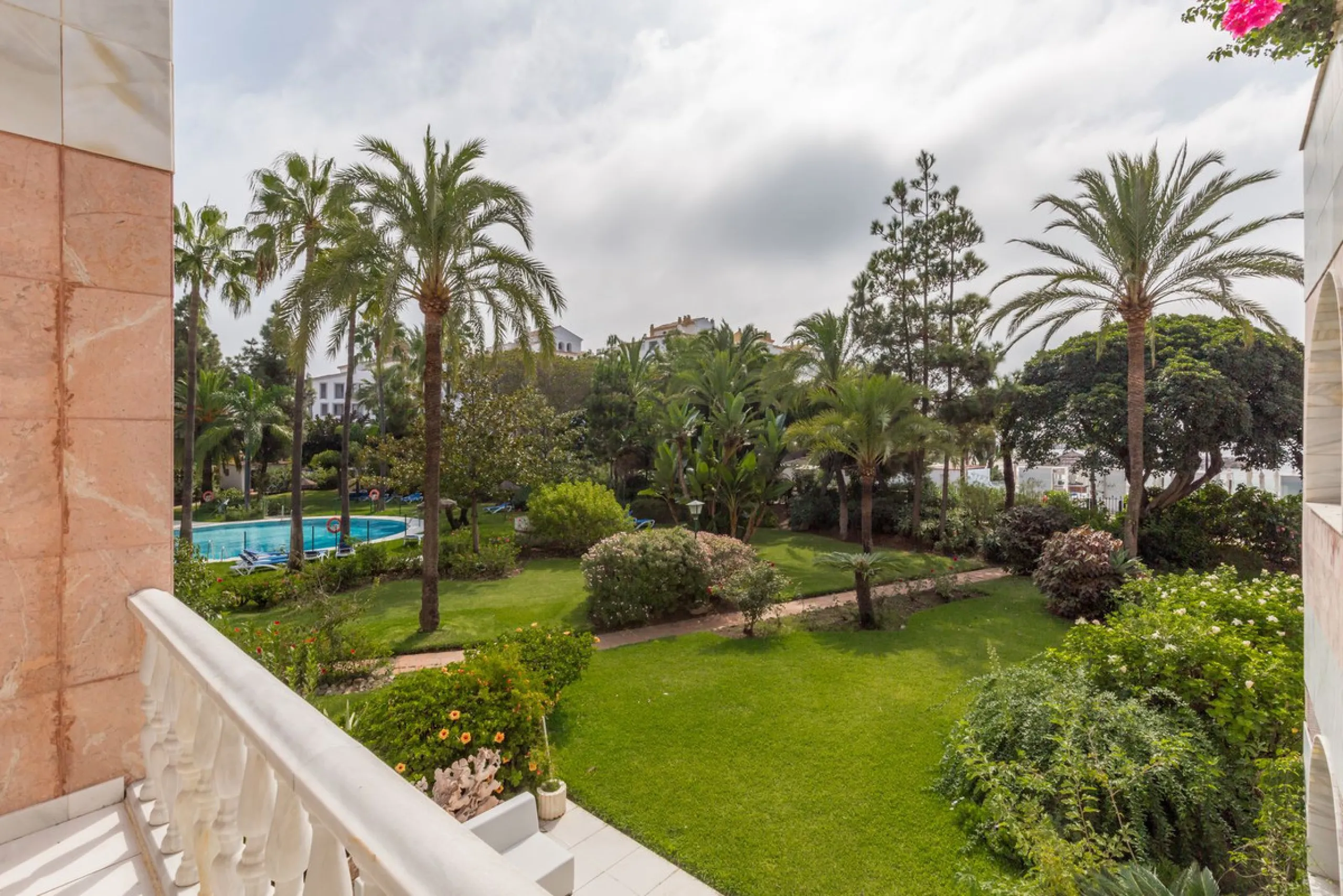 OUR EXCLUSIVE! Location Location Location! The perfect property in the heart of the famous Puerto Banus directly on the beach. A frontline beach property with 3 bedrooms and 4 bathrooms.
