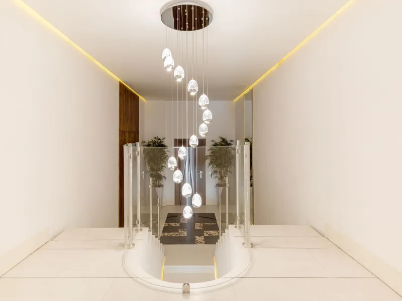 OUR EXCLUSIVE! Location Location Location! The perfect property in the heart of the famous Puerto Banus directly on the beach. A frontline beach property with 3 bedrooms and 4 bathrooms.