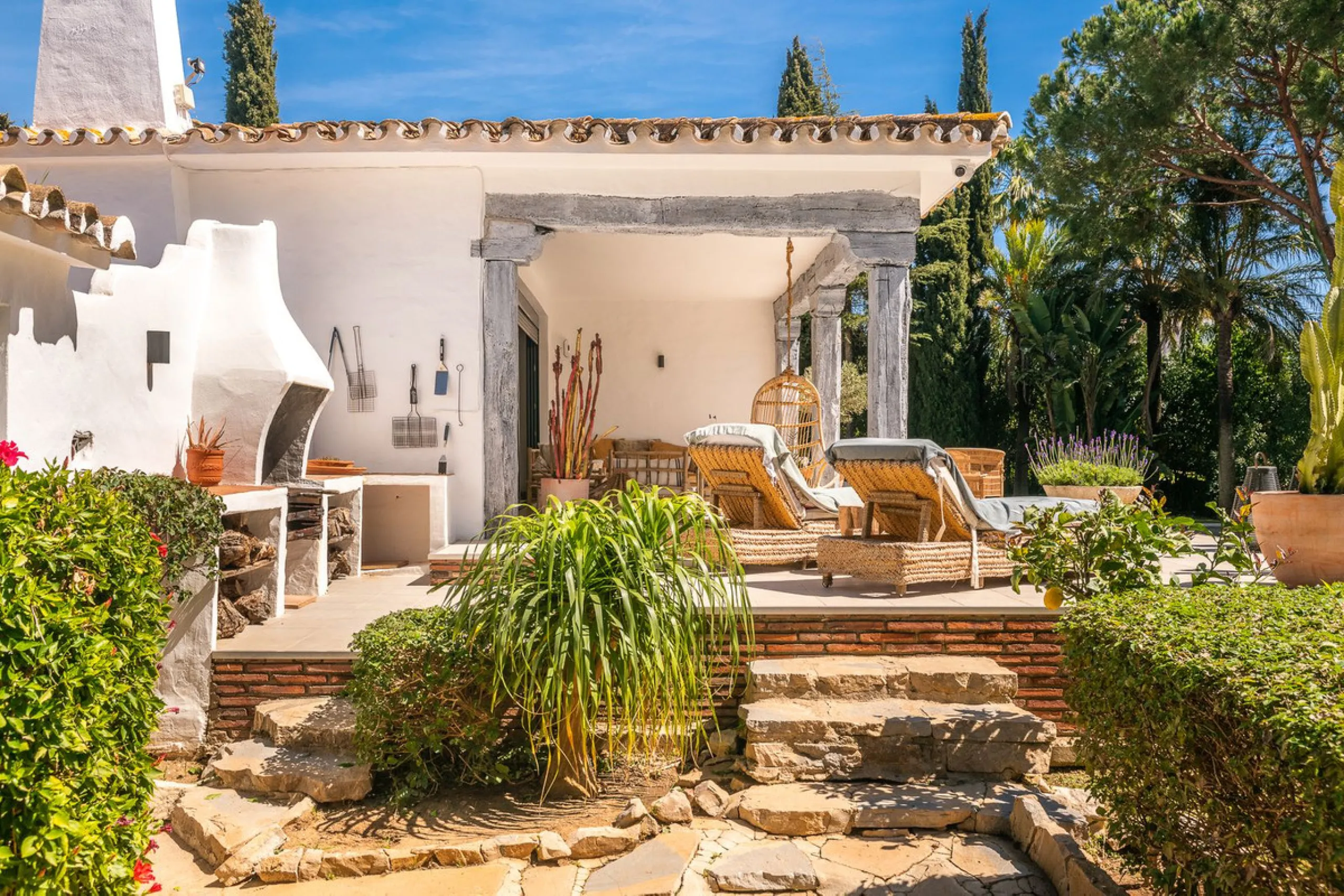 Stunning One-Level Ibiza style Villa in Prestigious Hacienda Las Chapas, Marbella East