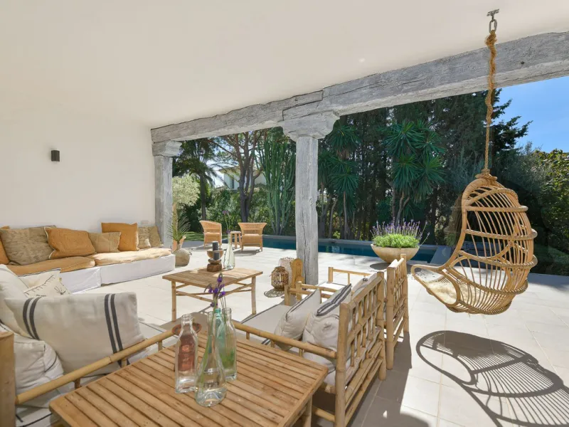 Stunning One-Level Ibiza style Villa in Prestigious Hacienda Las Chapas, Marbella East