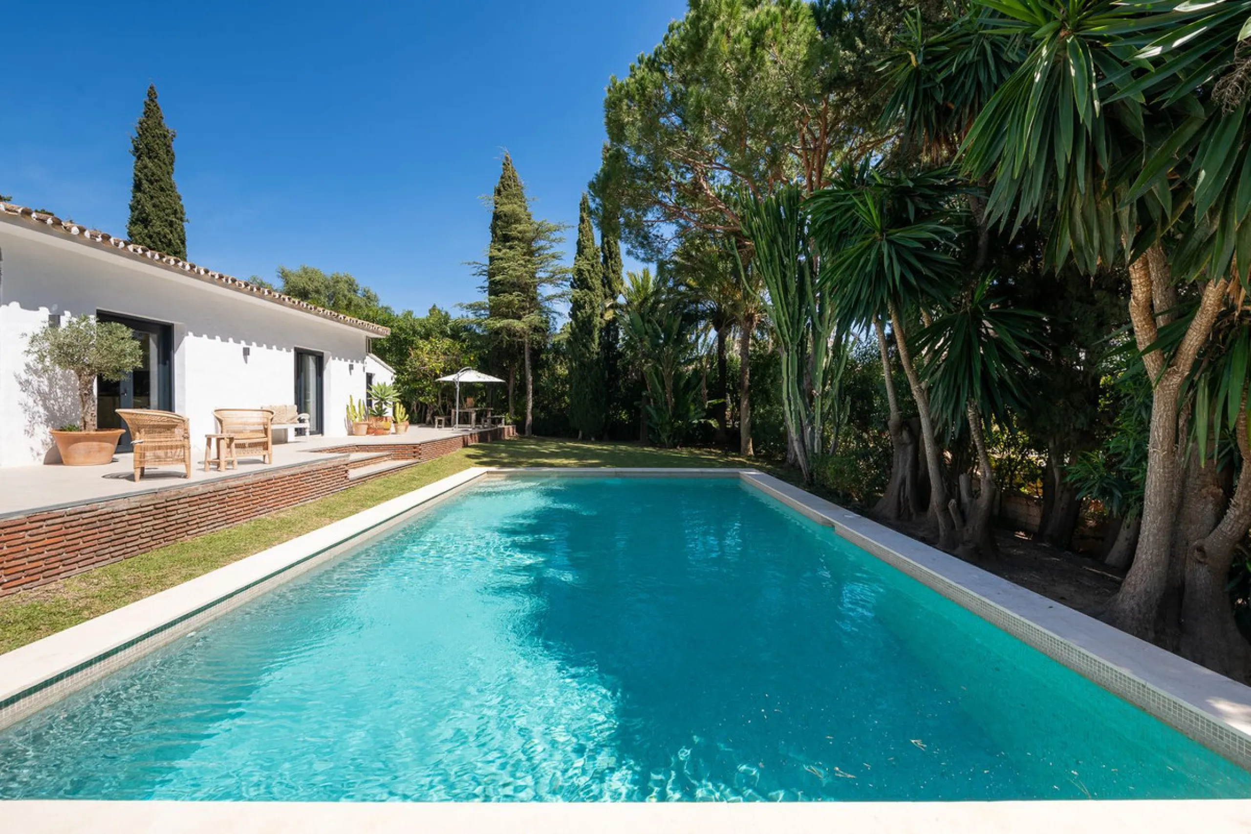 Stunning One-Level Ibiza style Villa in Prestigious Hacienda Las Chapas, Marbella East