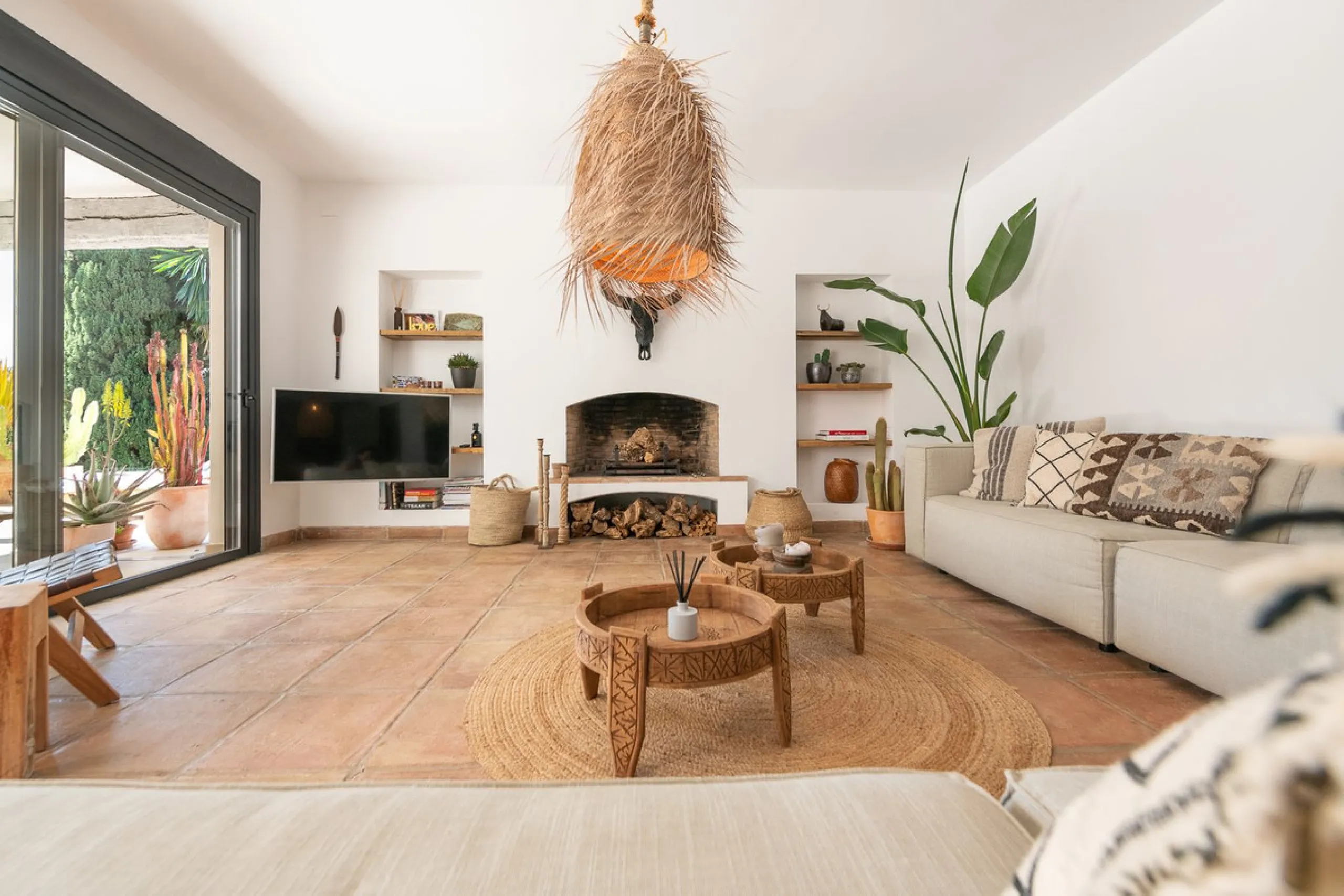 Stunning One-Level Ibiza style Villa in Prestigious Hacienda Las Chapas, Marbella East