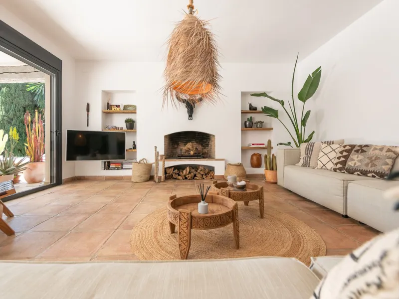 Stunning One-Level Ibiza style Villa in Prestigious Hacienda Las Chapas, Marbella East