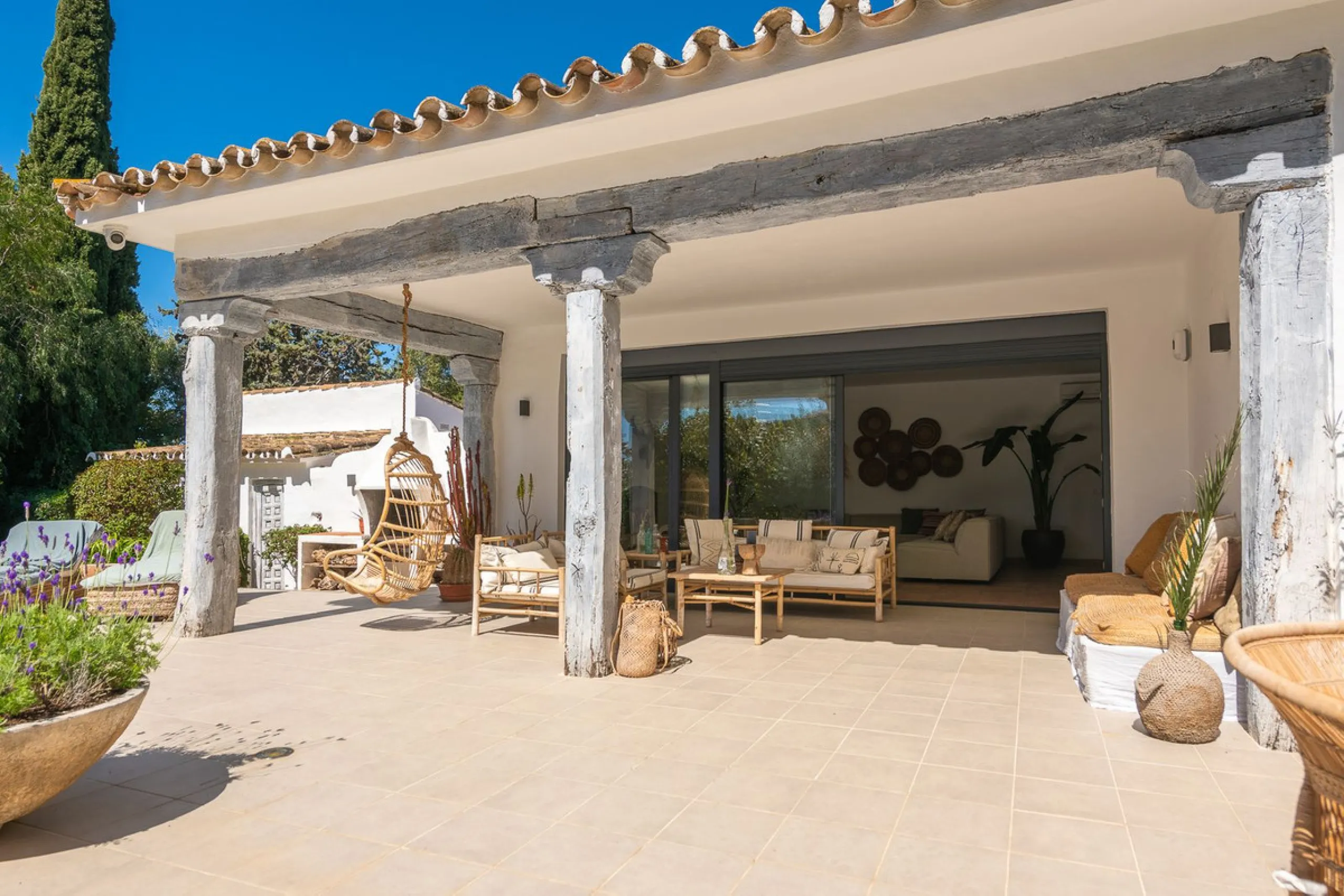 Stunning One-Level Ibiza style Villa in Prestigious Hacienda Las Chapas, Marbella East