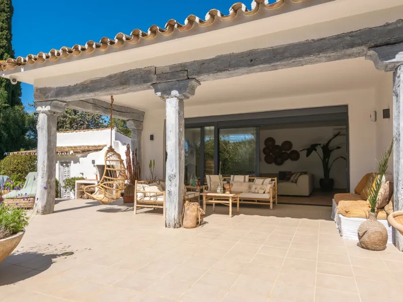 Stunning One-Level Ibiza style Villa in Prestigious Hacienda Las Chapas, Marbella East