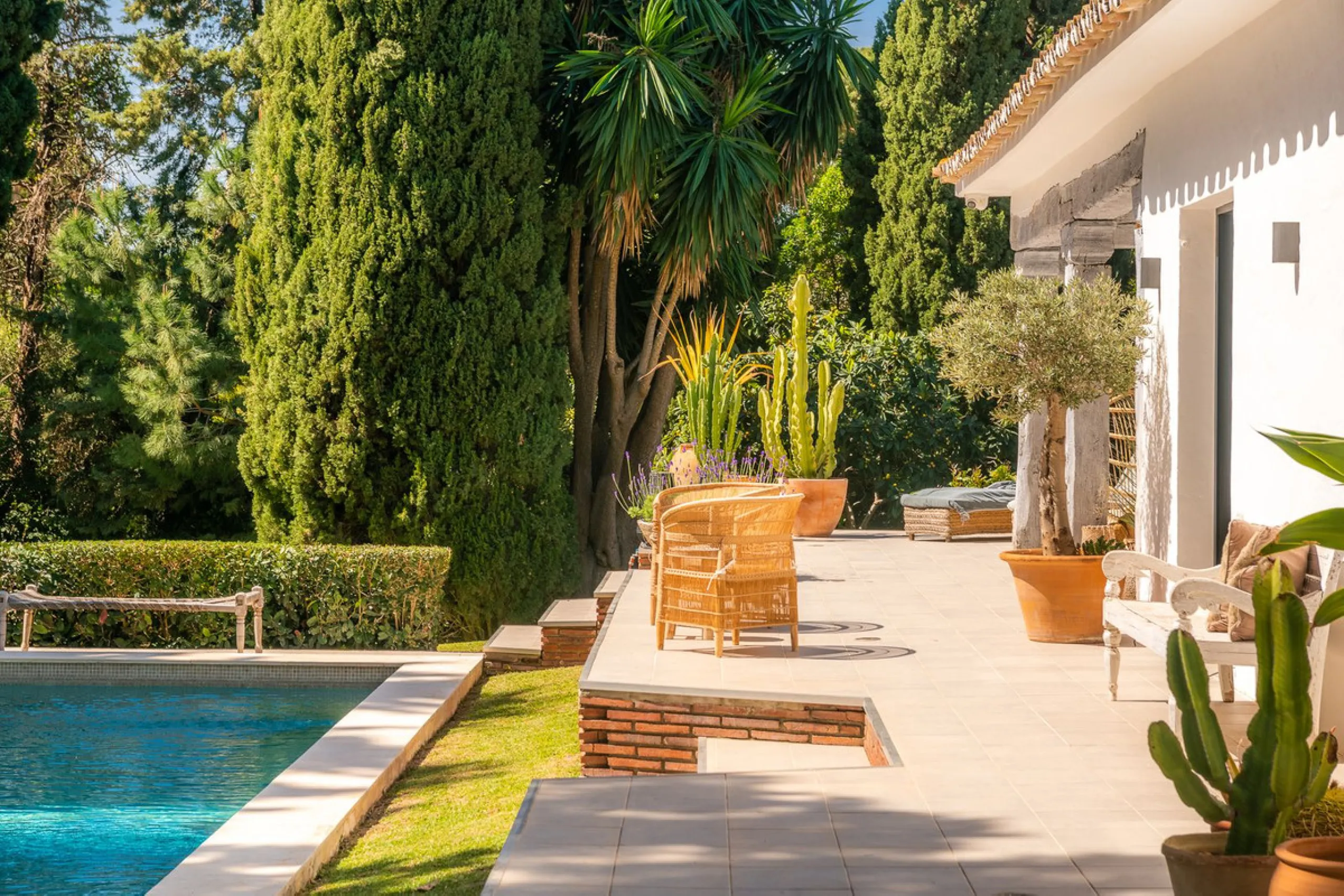 Stunning One-Level Ibiza style Villa in Prestigious Hacienda Las Chapas, Marbella East