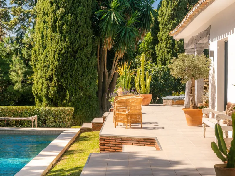 Stunning One-Level Ibiza style Villa in Prestigious Hacienda Las Chapas, Marbella East