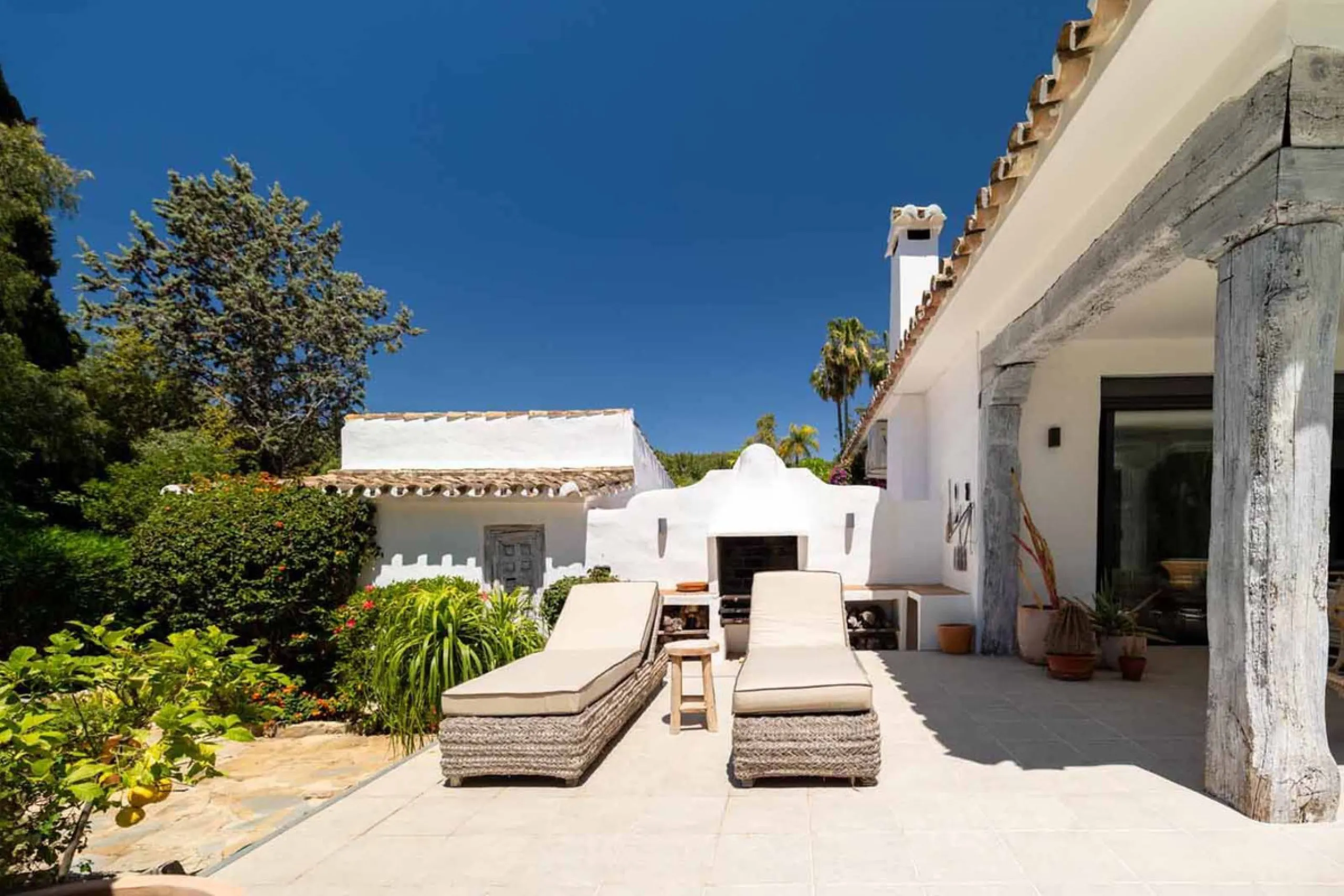 Stunning One-Level Ibiza style Villa in Prestigious Hacienda Las Chapas, Marbella East