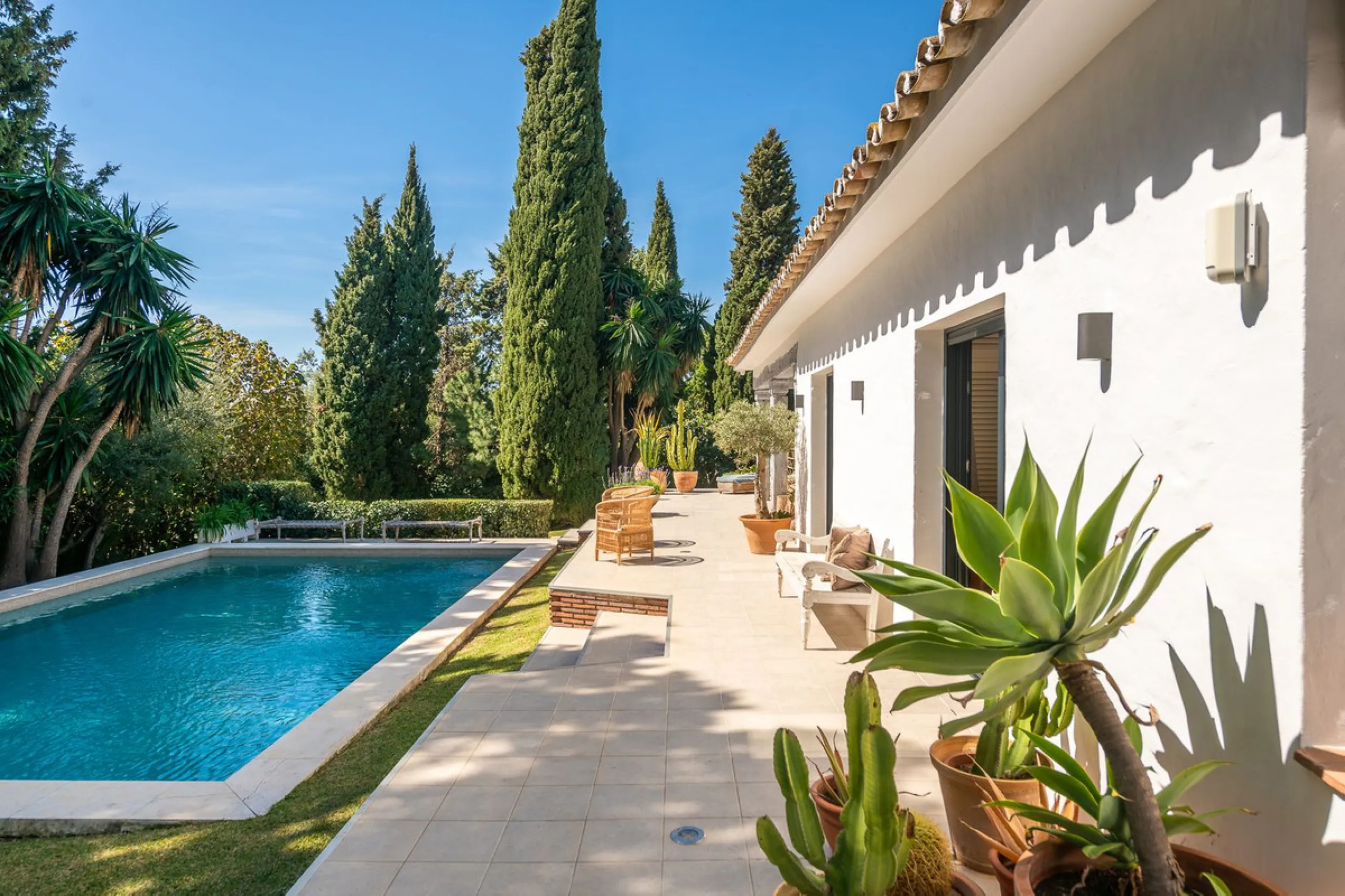 Stunning One-Level Ibiza style Villa in Prestigious Hacienda Las Chapas, Marbella East
