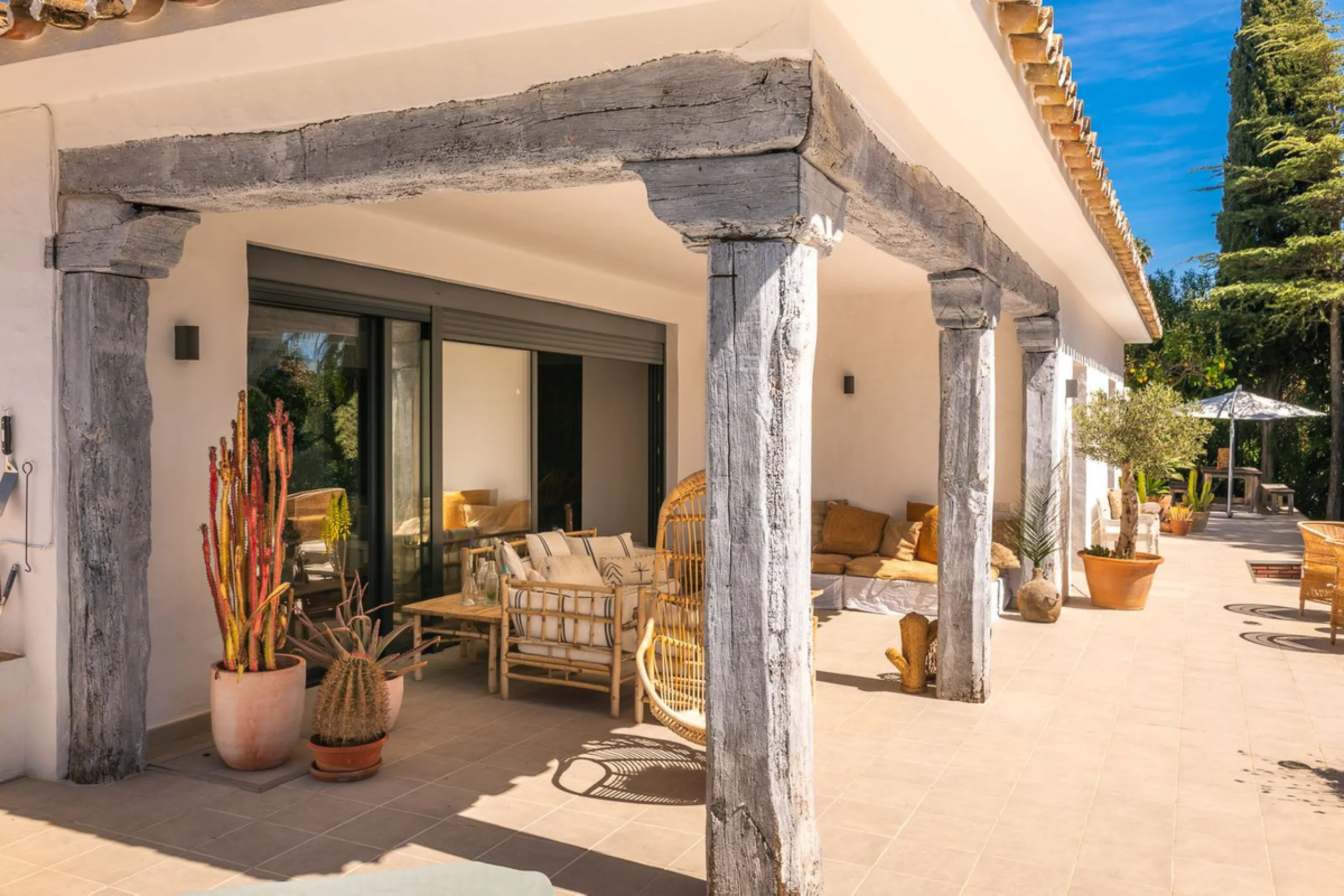 Stunning One-Level Ibiza style Villa in Prestigious Hacienda Las Chapas, Marbella East