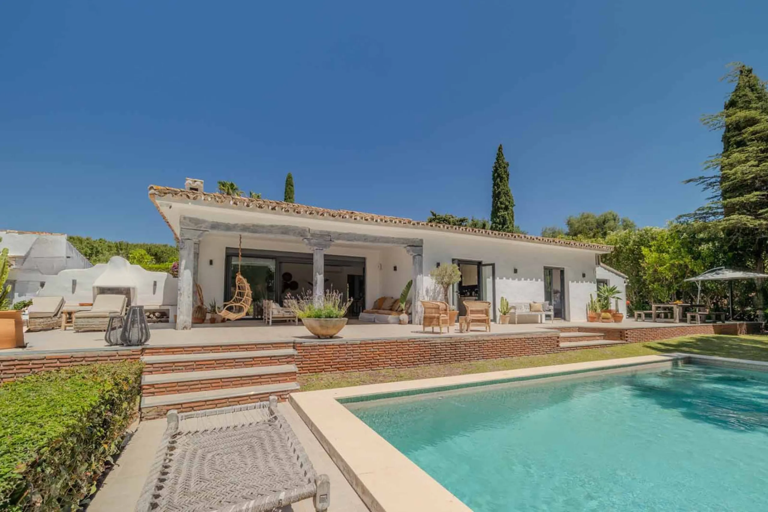 Stunning One-Level Ibiza style Villa in Prestigious Hacienda Las Chapas, Marbella East