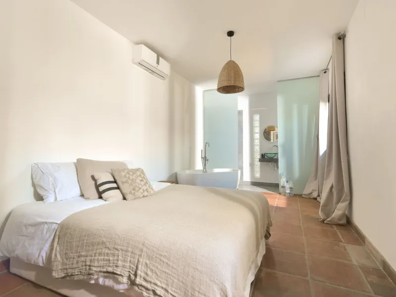 Stunning One-Level Ibiza style Villa in Prestigious Hacienda Las Chapas, Marbella East