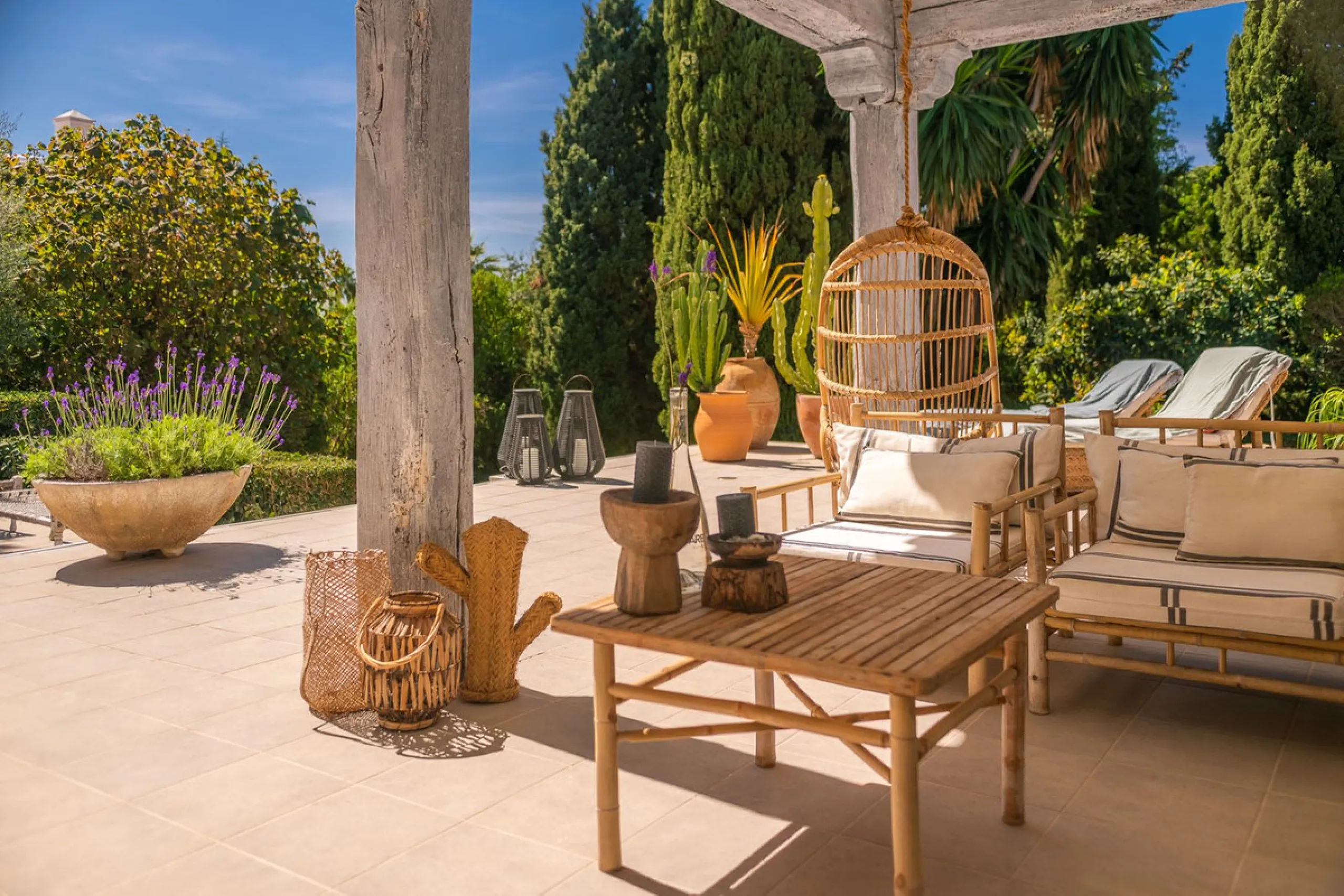 Stunning One-Level Ibiza style Villa in Prestigious Hacienda Las Chapas, Marbella East