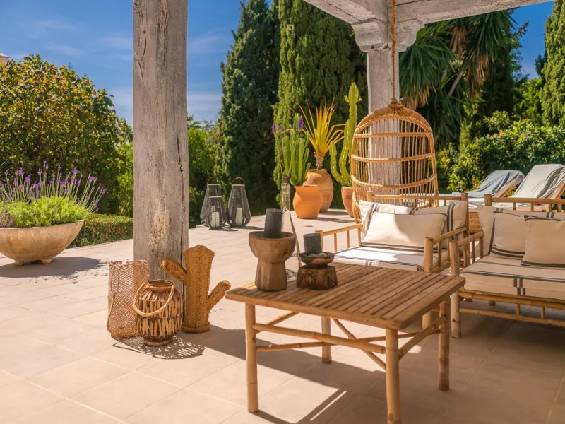 Stunning One-Level Ibiza style Villa in Prestigious Hacienda Las Chapas, Marbella East