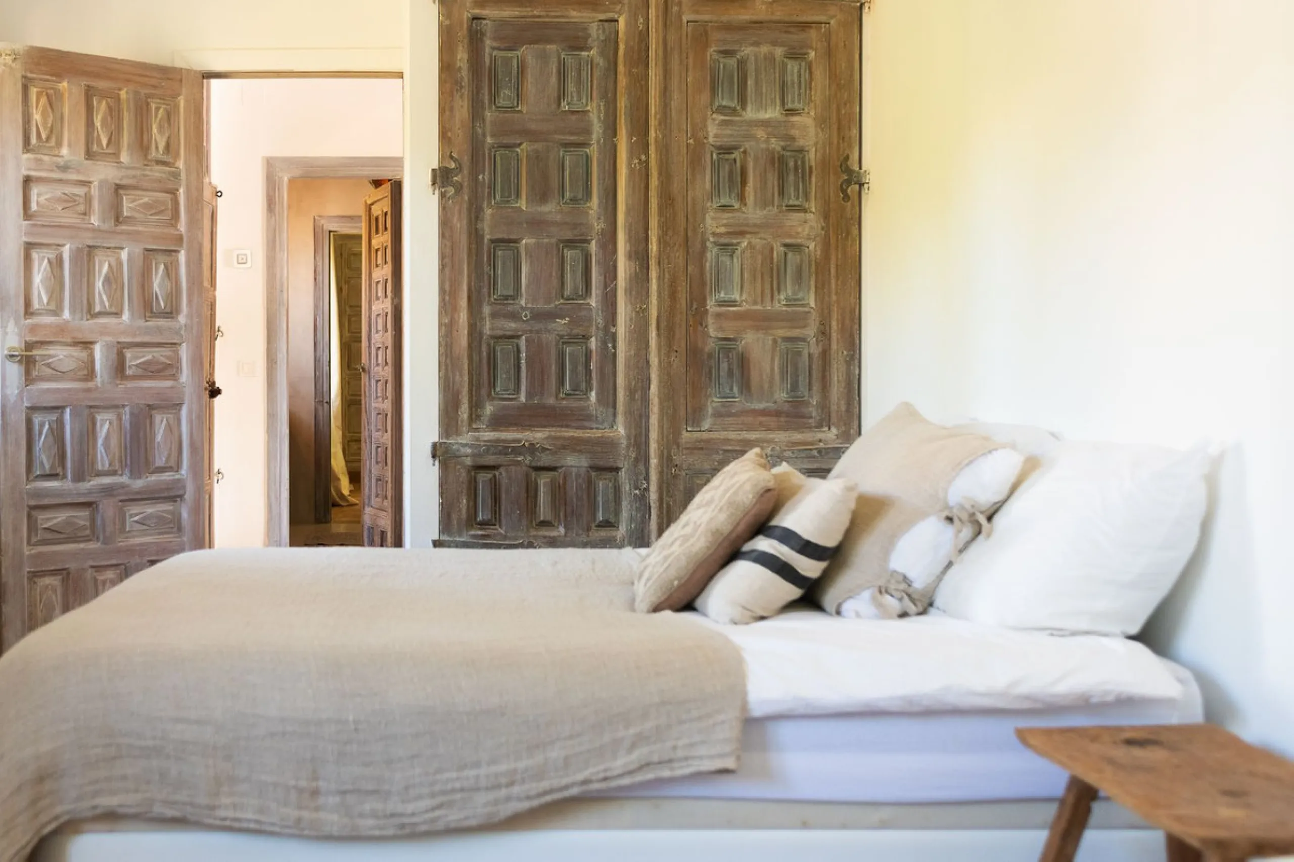 Stunning One-Level Ibiza style Villa in Prestigious Hacienda Las Chapas, Marbella East