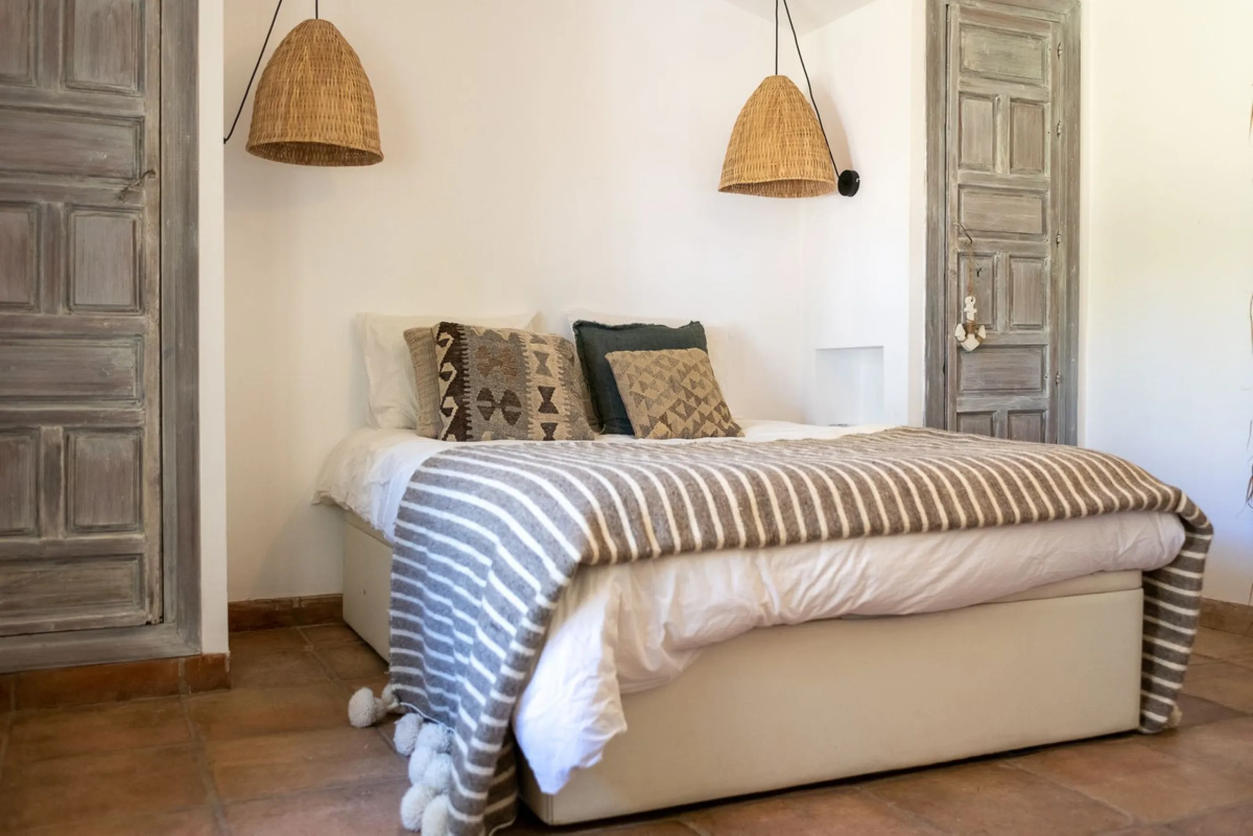 Stunning One-Level Ibiza style Villa in Prestigious Hacienda Las Chapas, Marbella East