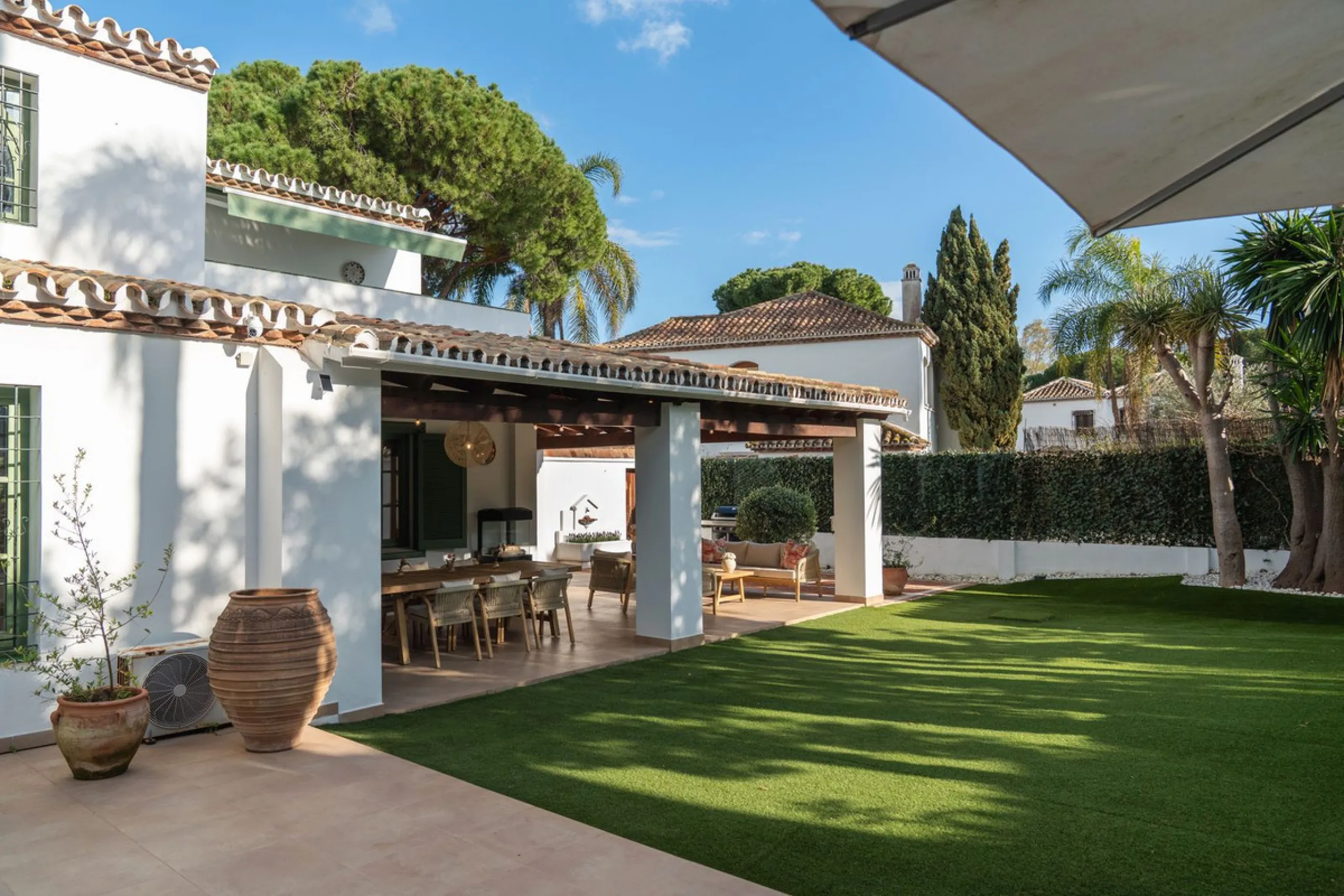 Exclusive Detached Beachside Villa - renovated in 2021