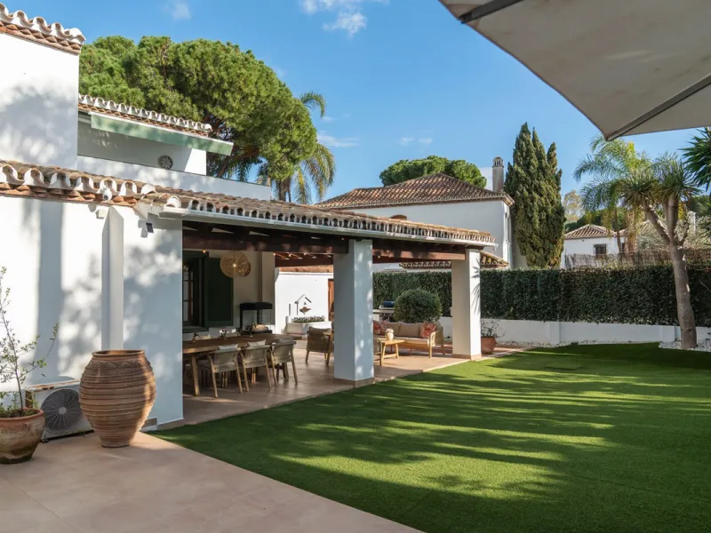 Exclusive Detached Beachside Villa - renovated in 2021