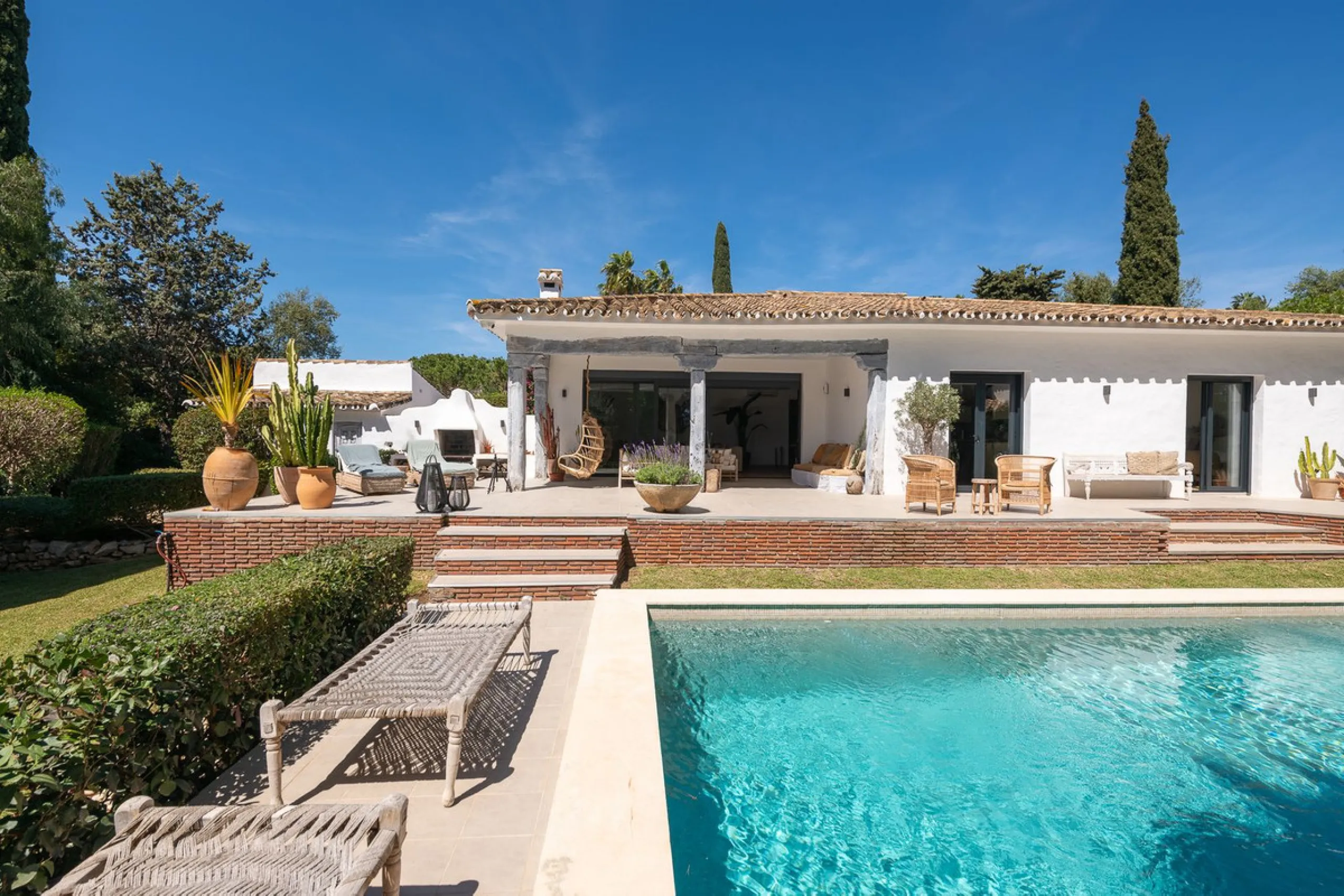 Stunning One-Level Ibiza style Villa in Prestigious Hacienda Las Chapas, Marbella East