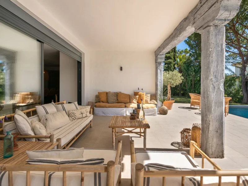 Stunning One-Level Ibiza style Villa in Prestigious Hacienda Las Chapas, Marbella East