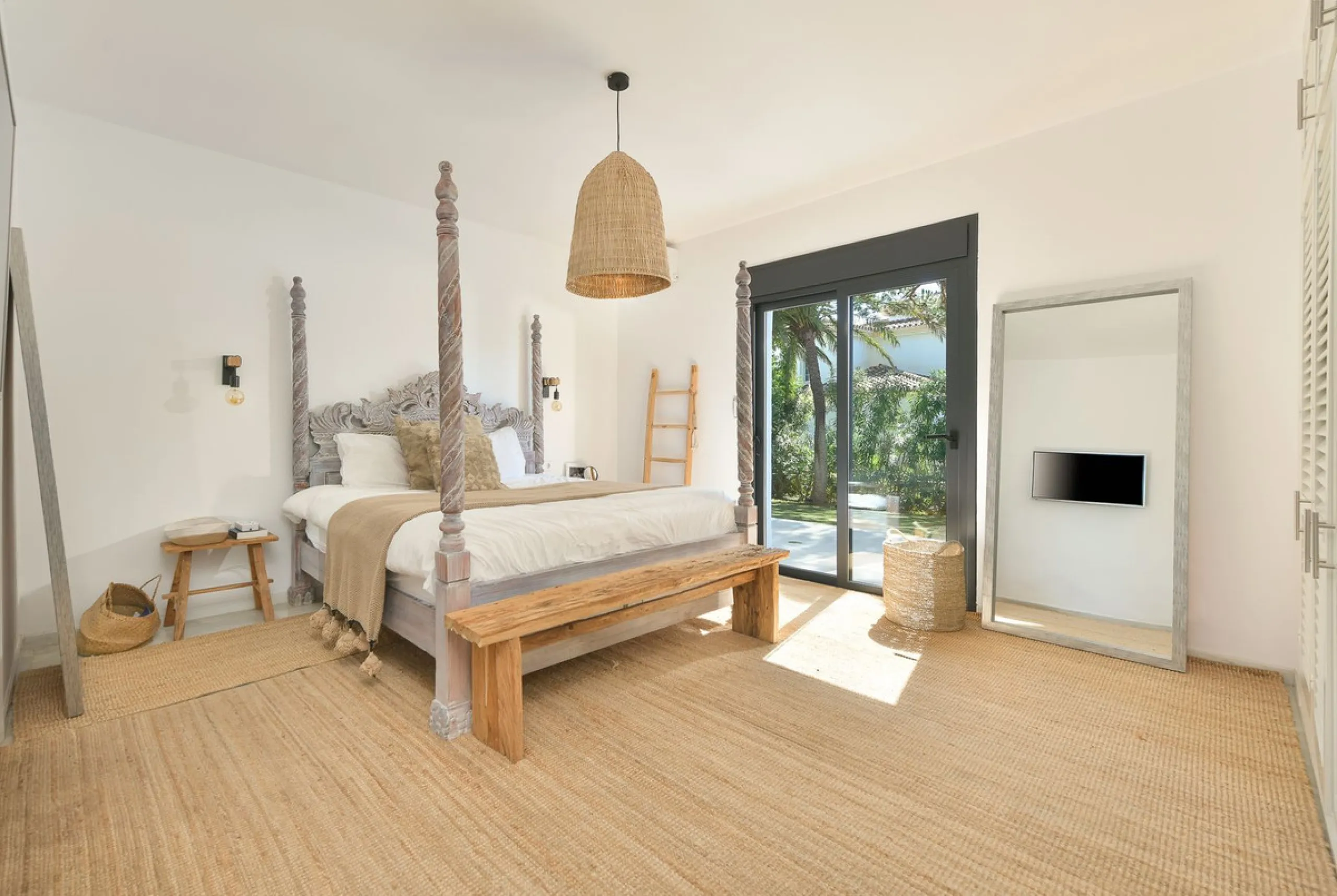 Stunning One-Level Ibiza style Villa in Prestigious Hacienda Las Chapas, Marbella East