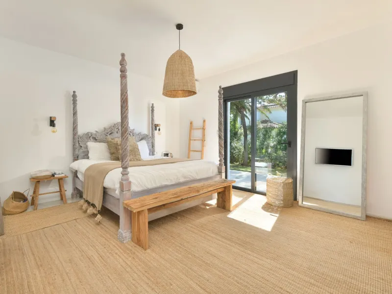 Stunning One-Level Ibiza style Villa in Prestigious Hacienda Las Chapas, Marbella East