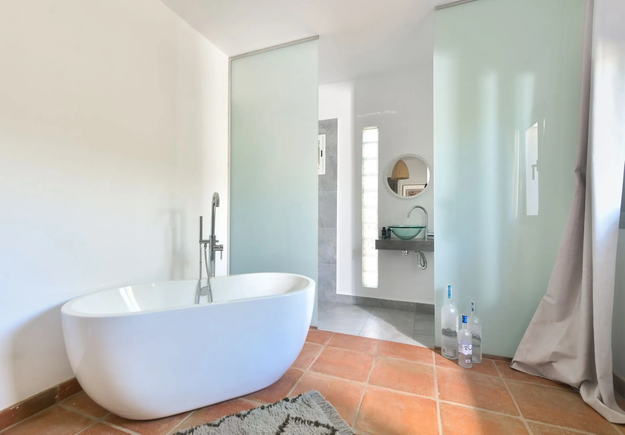 Stunning One-Level Ibiza style Villa in Prestigious Hacienda Las Chapas, Marbella East