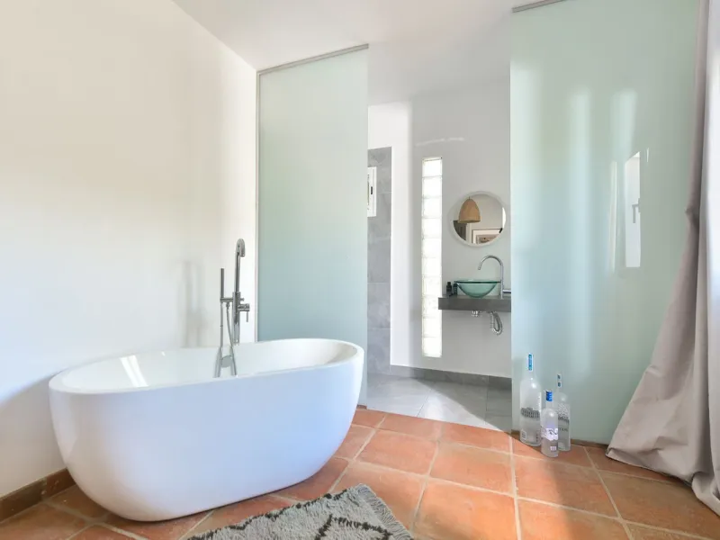 Stunning One-Level Ibiza style Villa in Prestigious Hacienda Las Chapas, Marbella East