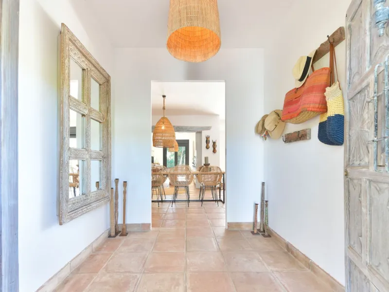 Stunning One-Level Ibiza style Villa in Prestigious Hacienda Las Chapas, Marbella East