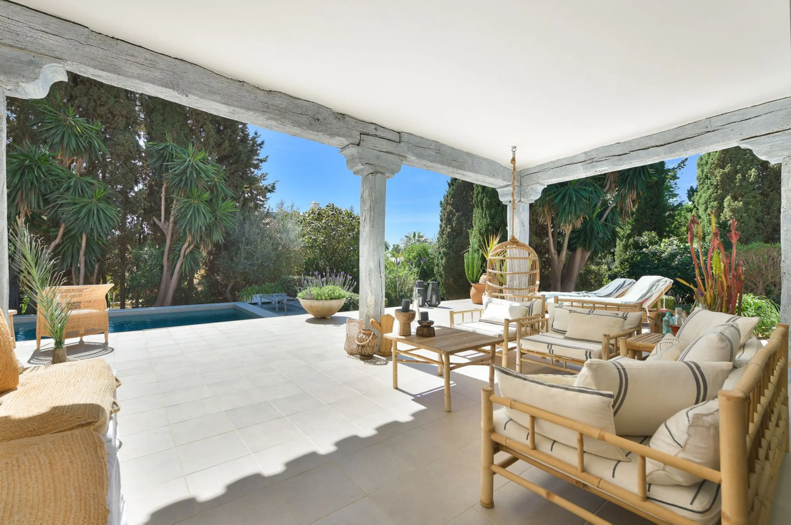 Stunning One-Level Ibiza style Villa in Prestigious Hacienda Las Chapas, Marbella East