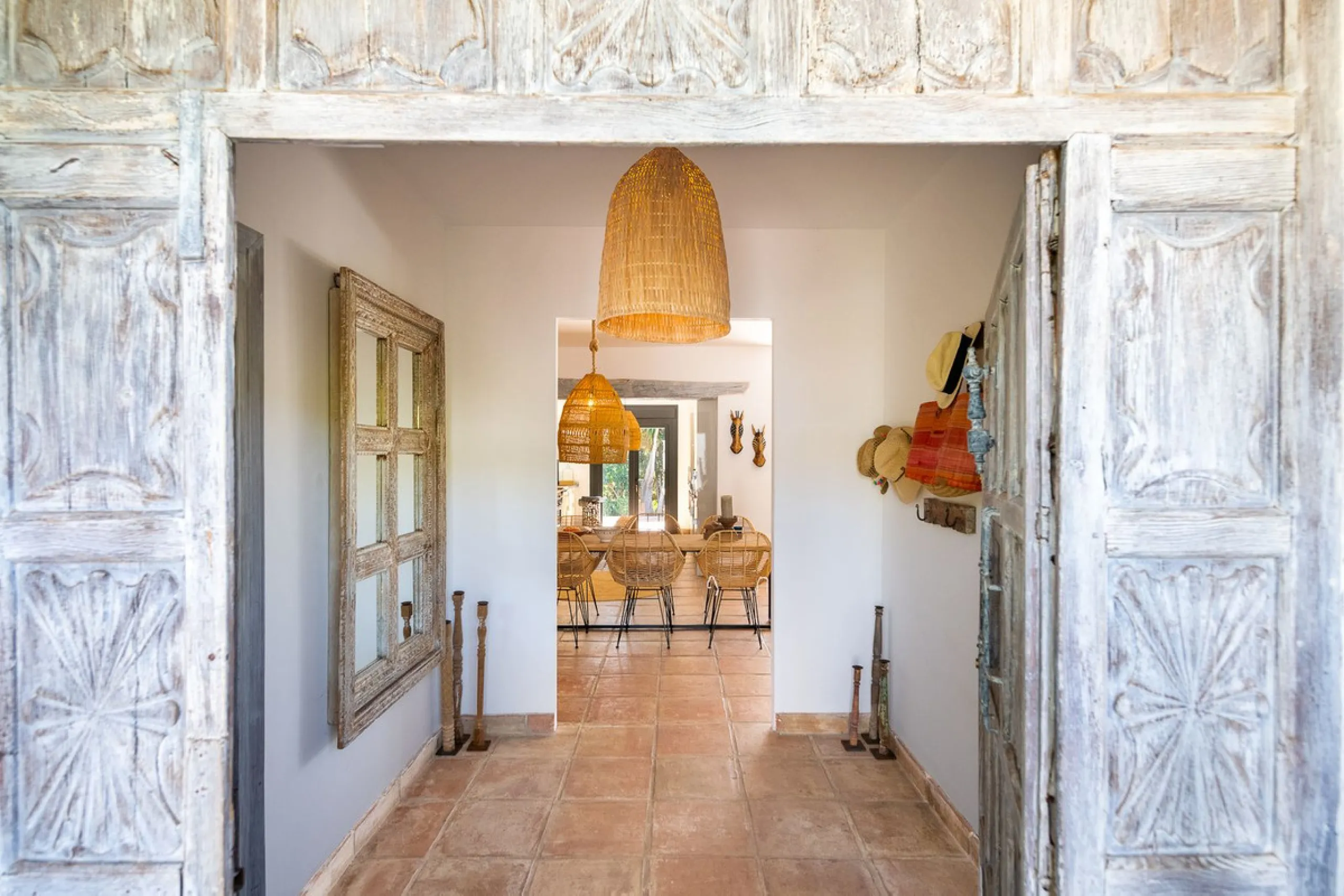 Stunning One-Level Ibiza style Villa in Prestigious Hacienda Las Chapas, Marbella East
