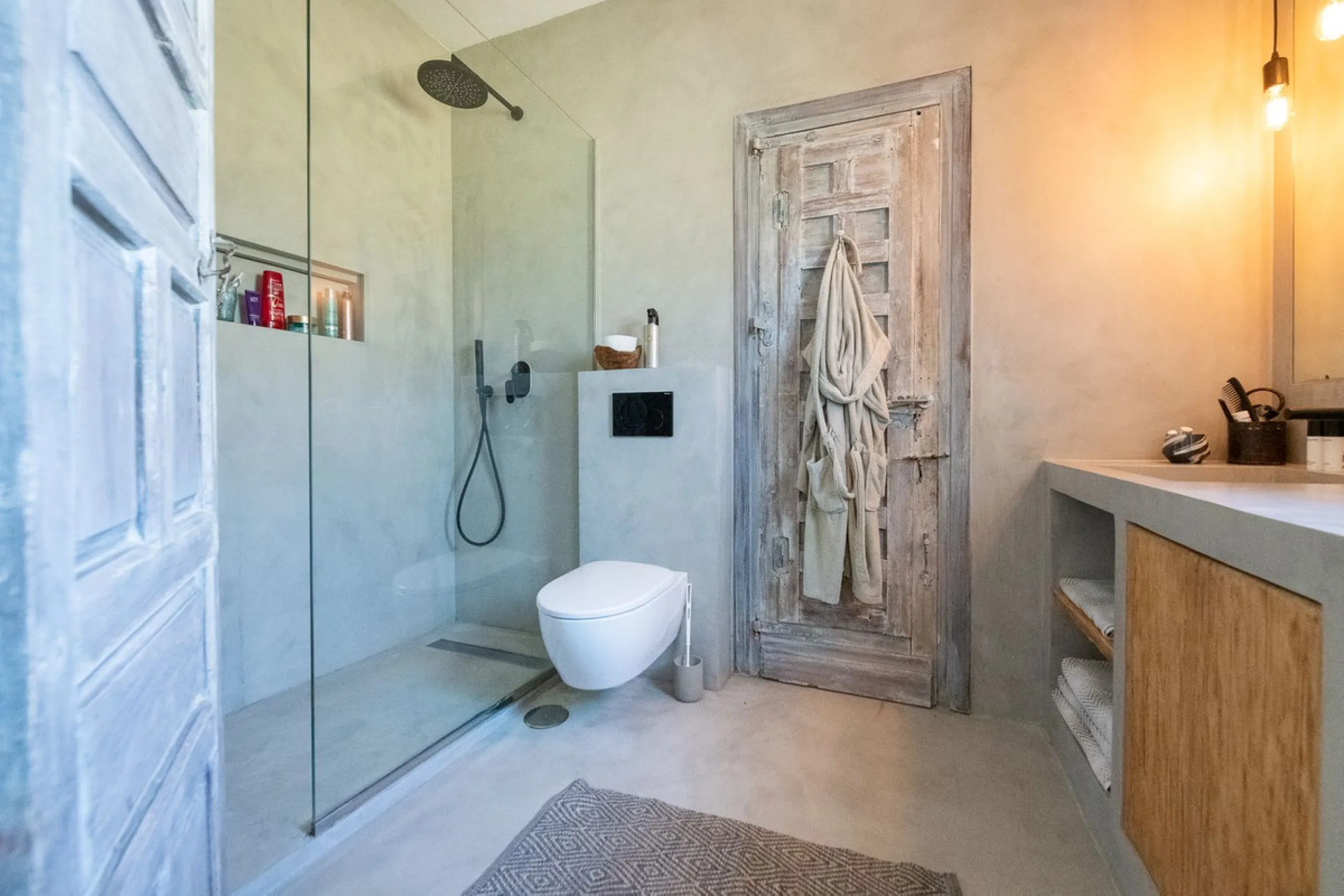 Stunning One-Level Ibiza style Villa in Prestigious Hacienda Las Chapas, Marbella East